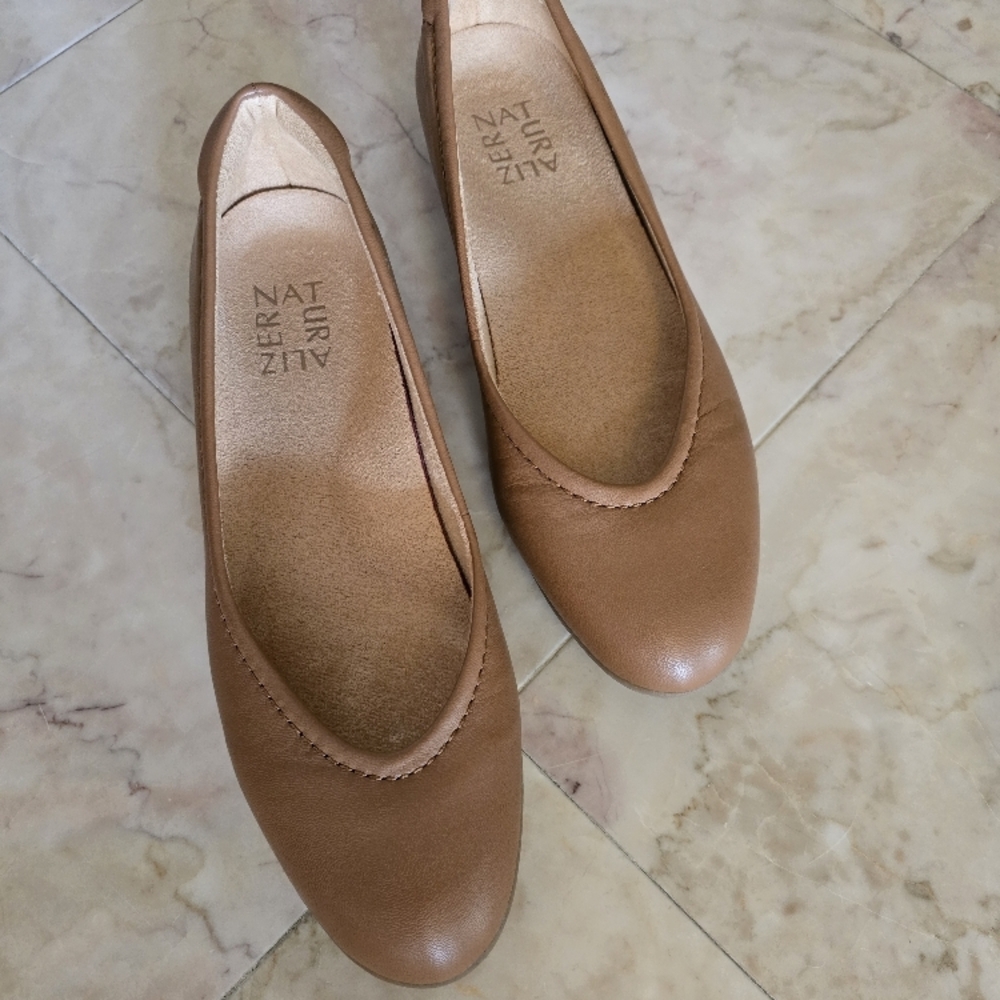 Naturalizer Tan Leather Flats